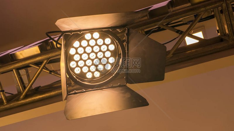 体育场馆照明设计验收：标准解读与关键要点